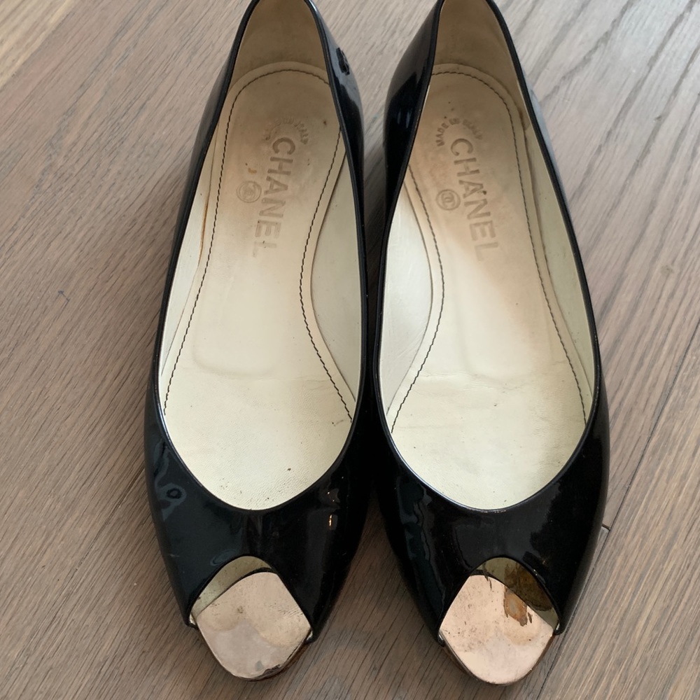 Chanel patent leather flat shoes
